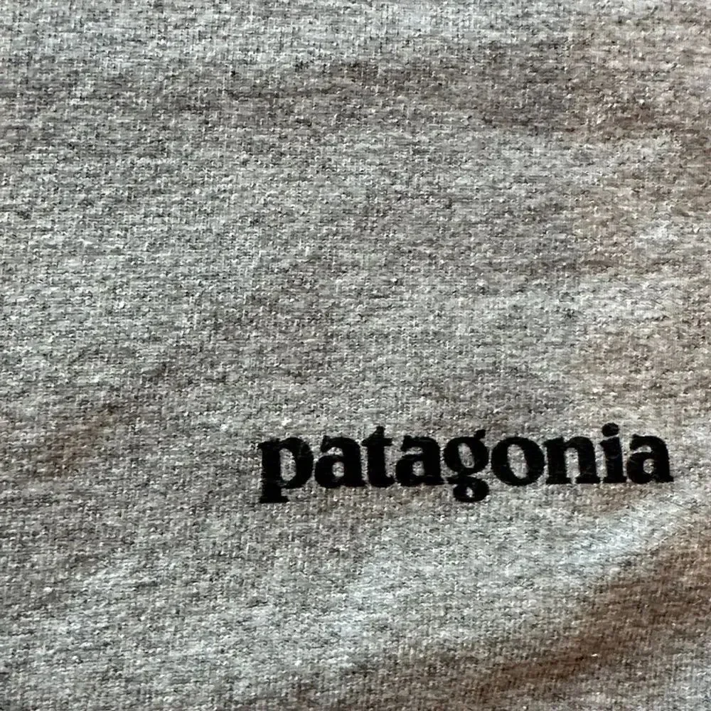 Patagonia Men’s Regular Fit Light Gray Responsibili Short Sleeve Tee Size Medium